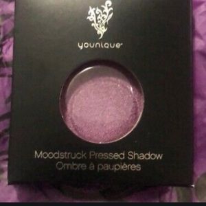 Younique eyeshadow refill in ambiguous